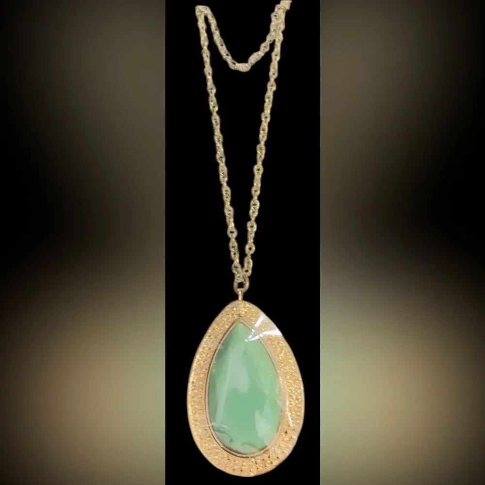 Teardrop Necklace Faceted Pendant Green Faux GemStone Silvertone Chain Modern